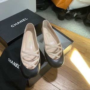 CHANEL Women’s ballerina flat cream/blk - 8